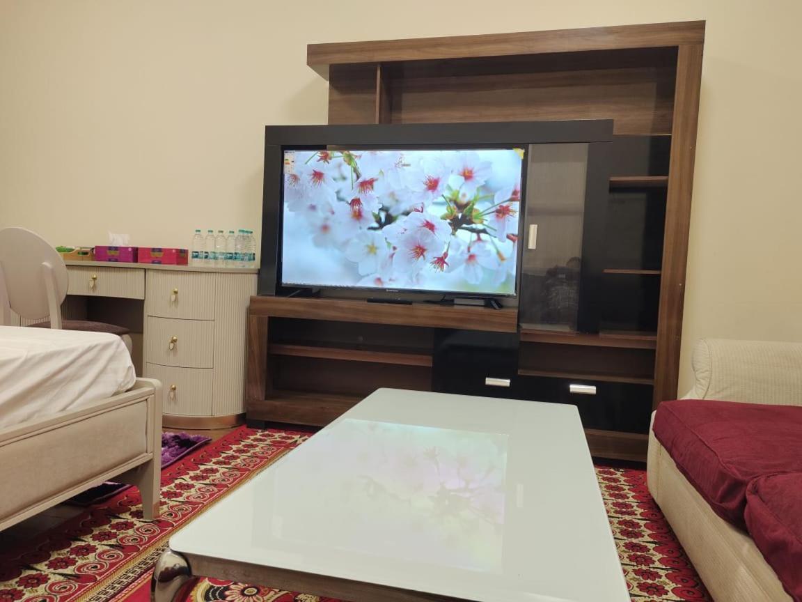 Arnim Suite - 3 Bedrooms Apartment Sharjah Buitenkant foto