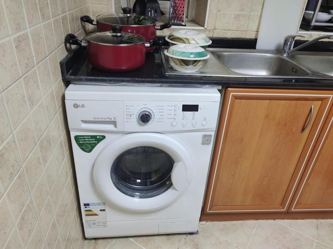 Arnim Suite - 3 Bedrooms Apartment Sharjah Buitenkant foto