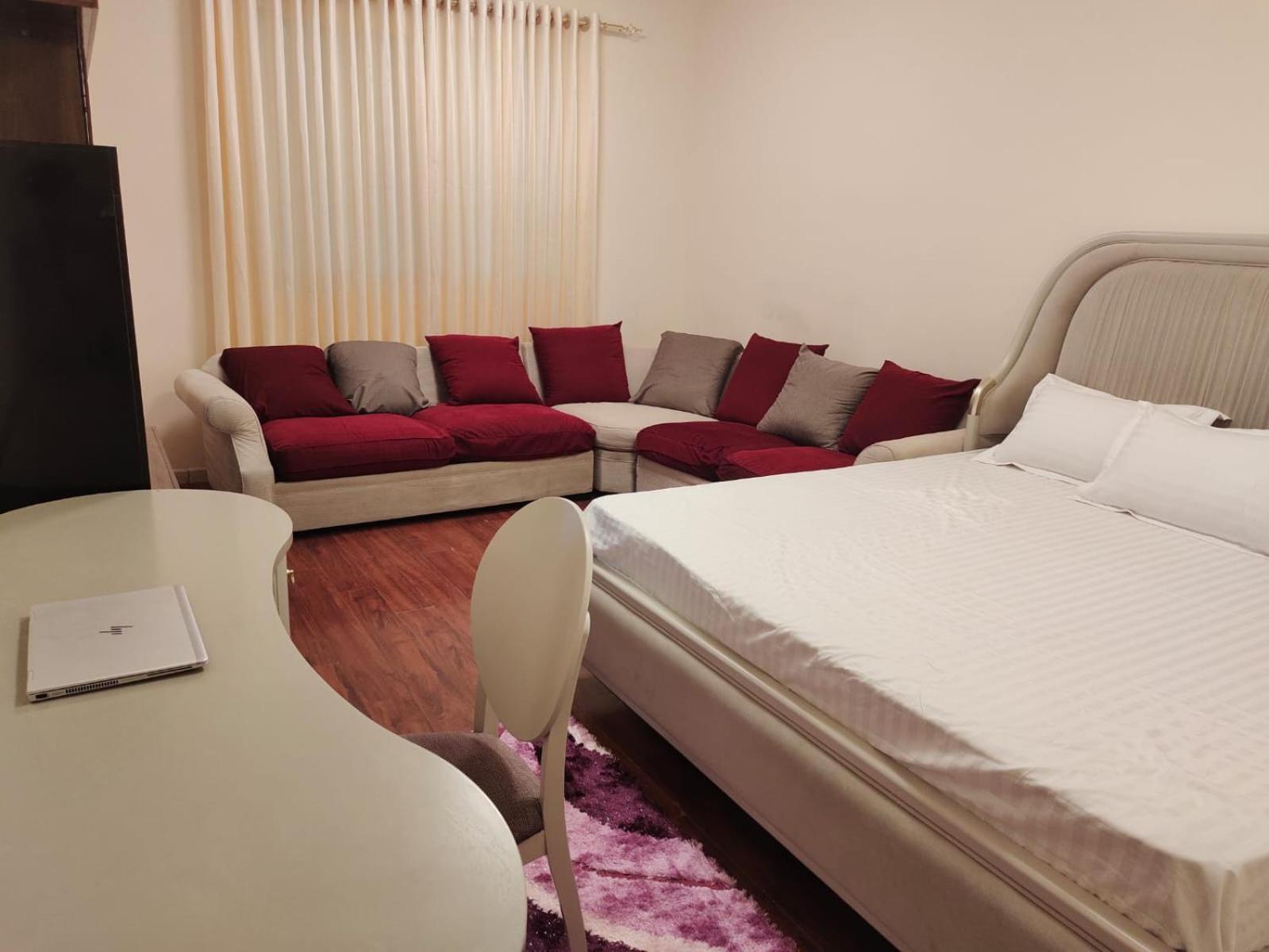Arnim Suite - 3 Bedrooms Apartment Sharjah Buitenkant foto