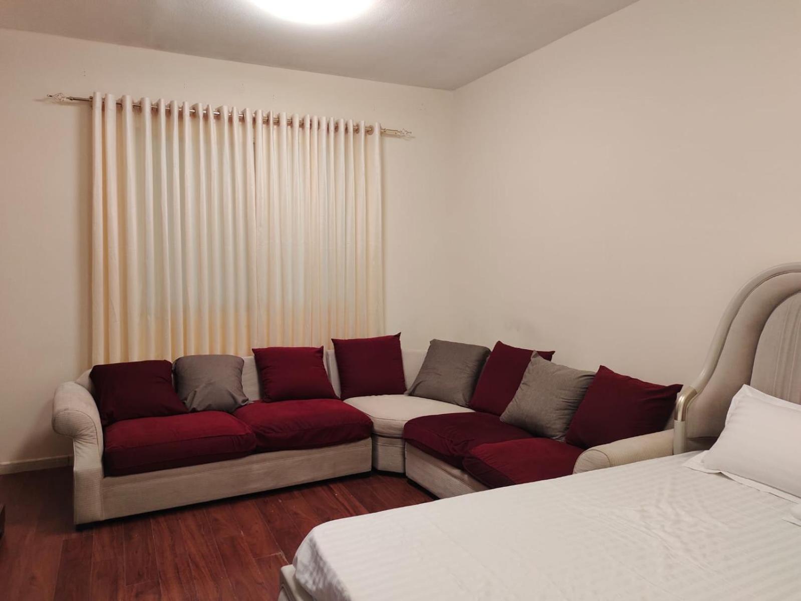 Arnim Suite - 3 Bedrooms Apartment Sharjah Buitenkant foto