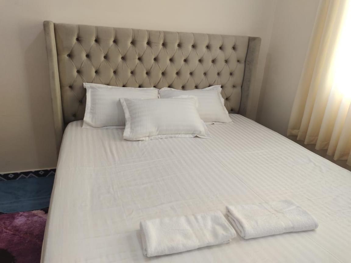 Arnim Suite - 3 Bedrooms Apartment Sharjah Buitenkant foto